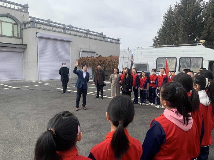 参观应急车 (3).jpg