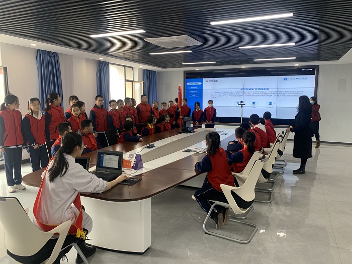 参观气象台 (1).jpg