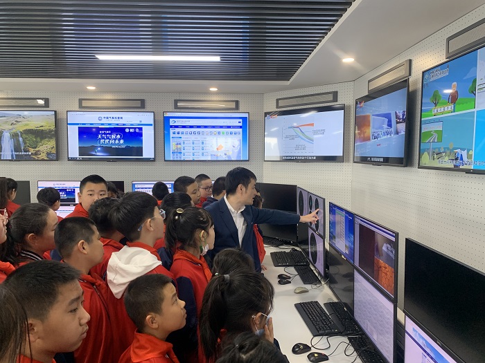 参观气象台 (2).jpg